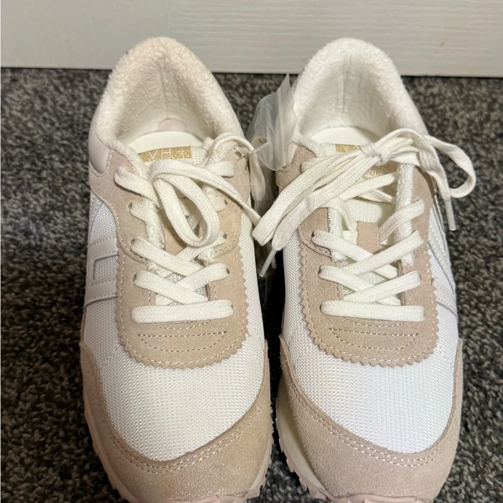 Women's White and Tan Sneakers‎
